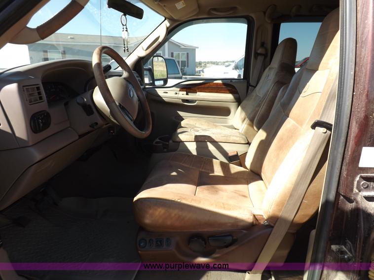 image for item I8390 2003 Ford F250 King Ranch Super Duty Crew Cab pickup truck