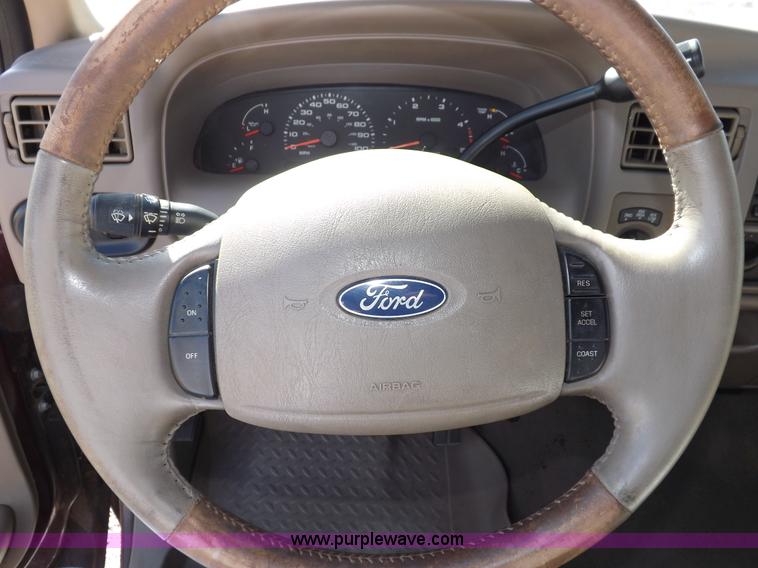 image for item I8390 2003 Ford F250 King Ranch Super Duty Crew Cab pickup truck
