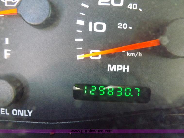 image for item I8390 2003 Ford F250 King Ranch Super Duty Crew Cab pickup truck