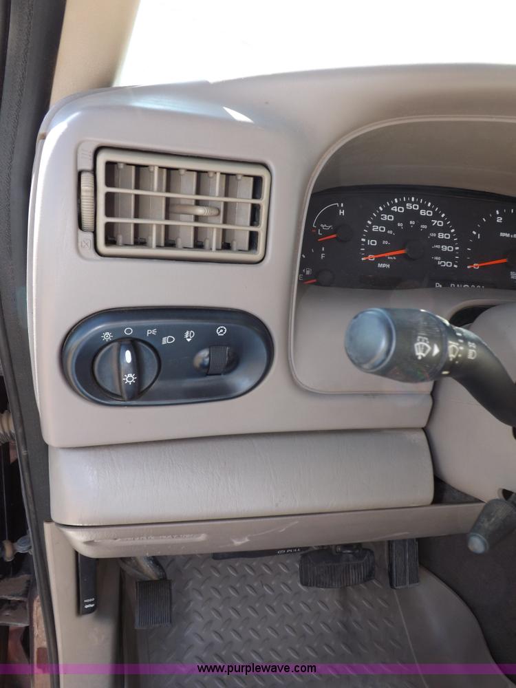 image for item I8390 2003 Ford F250 King Ranch Super Duty Crew Cab pickup truck