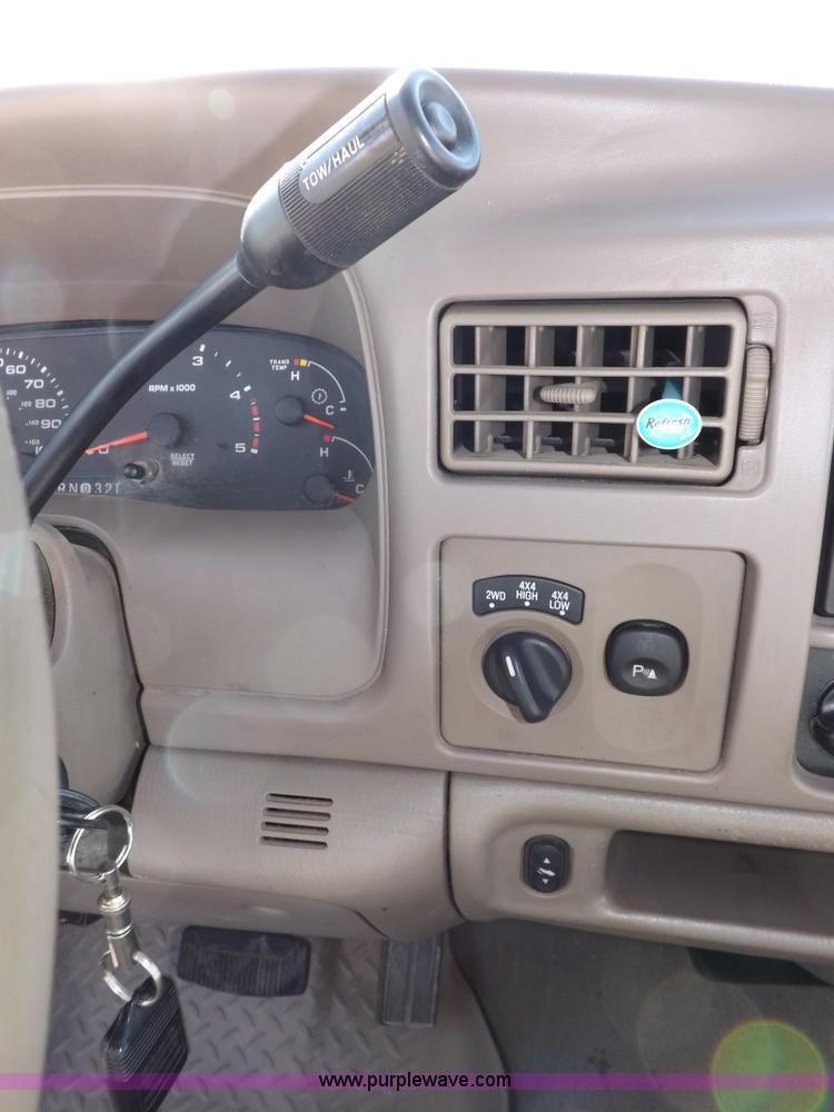 image for item I8390 2003 Ford F250 King Ranch Super Duty Crew Cab pickup truck