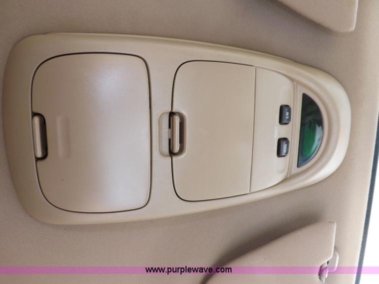 image for item I8390 2003 Ford F250 King Ranch Super Duty Crew Cab pickup truck