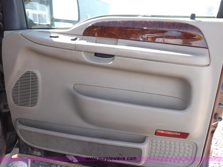 image for item I8390 2003 Ford F250 King Ranch Super Duty Crew Cab pickup truck