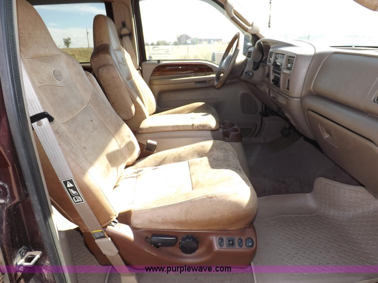 image for item I8390 2003 Ford F250 King Ranch Super Duty Crew Cab pickup truck