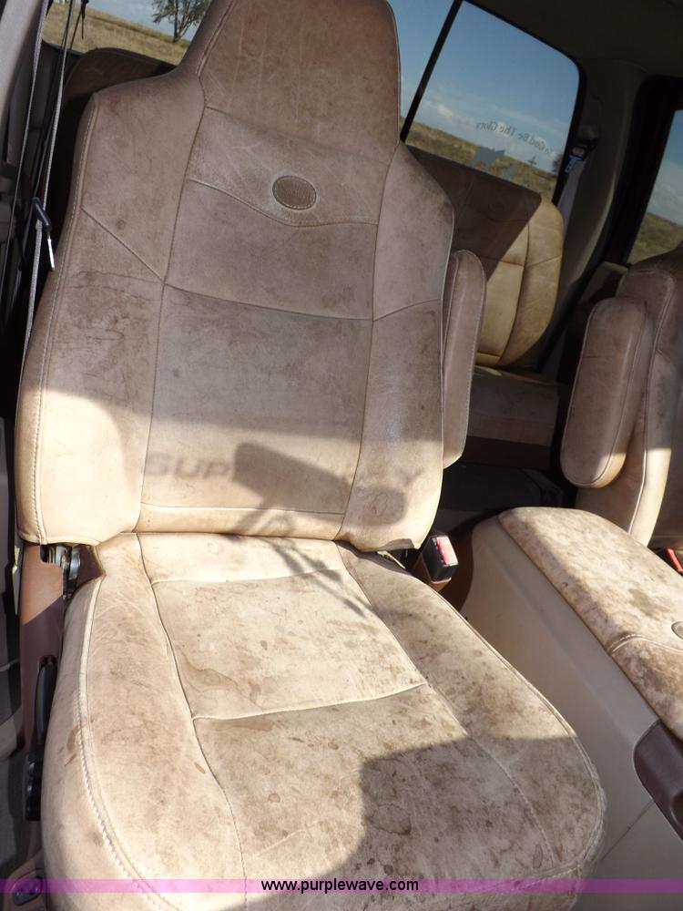 image for item I8390 2003 Ford F250 King Ranch Super Duty Crew Cab pickup truck