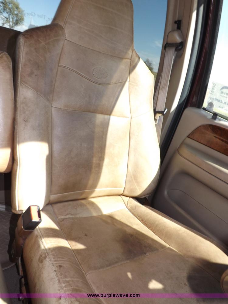 image for item I8390 2003 Ford F250 King Ranch Super Duty Crew Cab pickup truck