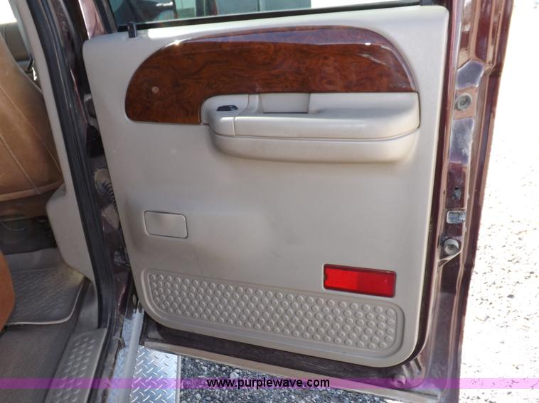 image for item I8390 2003 Ford F250 King Ranch Super Duty Crew Cab pickup truck