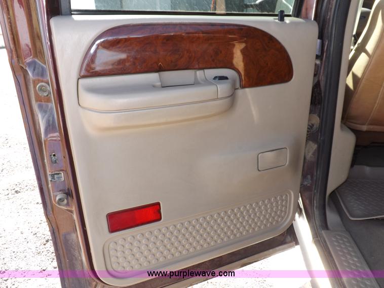 image for item I8390 2003 Ford F250 King Ranch Super Duty Crew Cab pickup truck