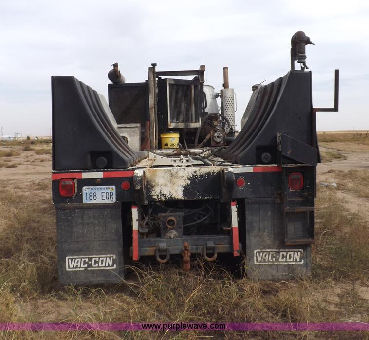 image for item I8432 1992 Ford LN8000 flatbed truck