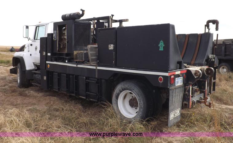 image for item I8432 1992 Ford LN8000 flatbed truck