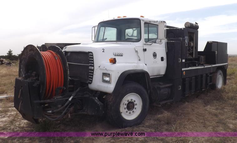 image for item I8432 1992 Ford LN8000 flatbed truck