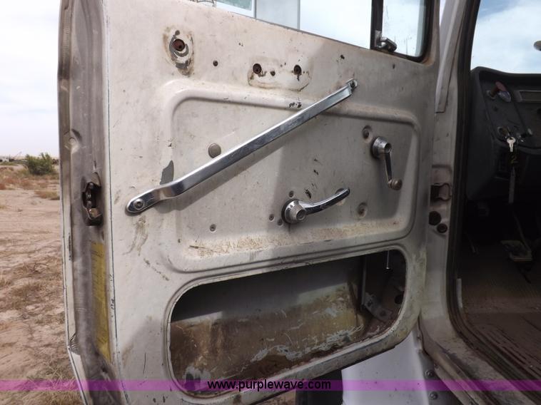 image for item I8432 1992 Ford LN8000 flatbed truck