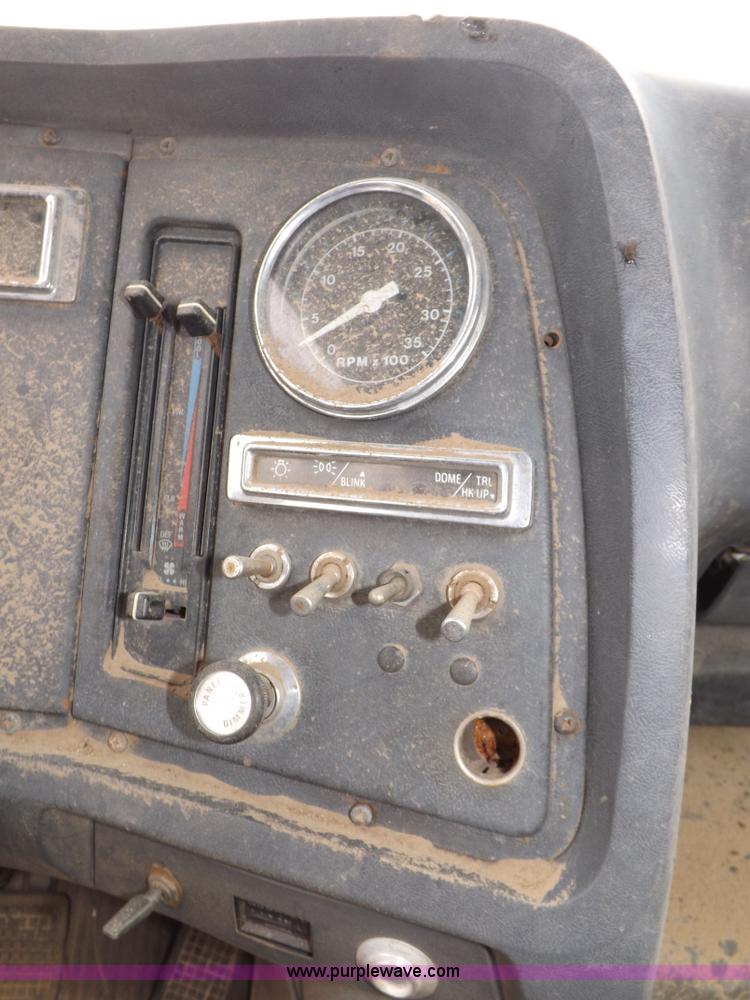 image for item I8432 1992 Ford LN8000 flatbed truck