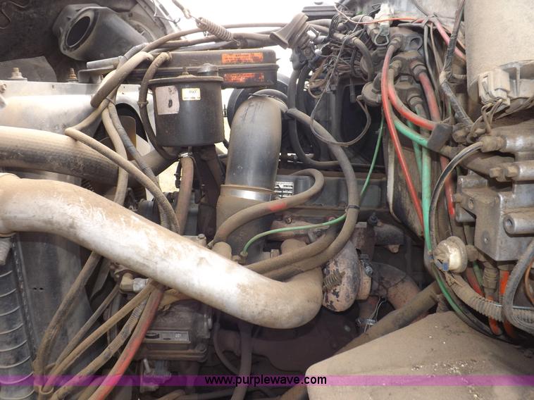 image for item I8432 1992 Ford LN8000 flatbed truck