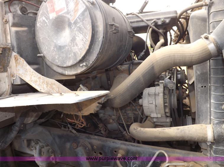 image for item I8432 1992 Ford LN8000 flatbed truck