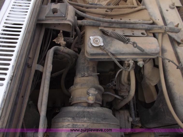 image for item I8432 1992 Ford LN8000 flatbed truck