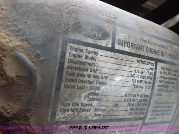 image for item I8432 1992 Ford LN8000 flatbed truck