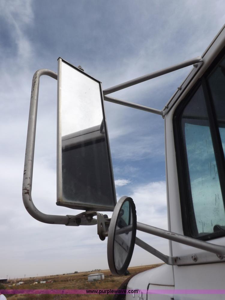 image for item I8432 1992 Ford LN8000 flatbed truck