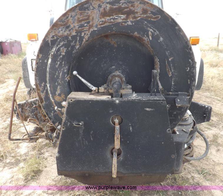 image for item I8432 1992 Ford LN8000 flatbed truck