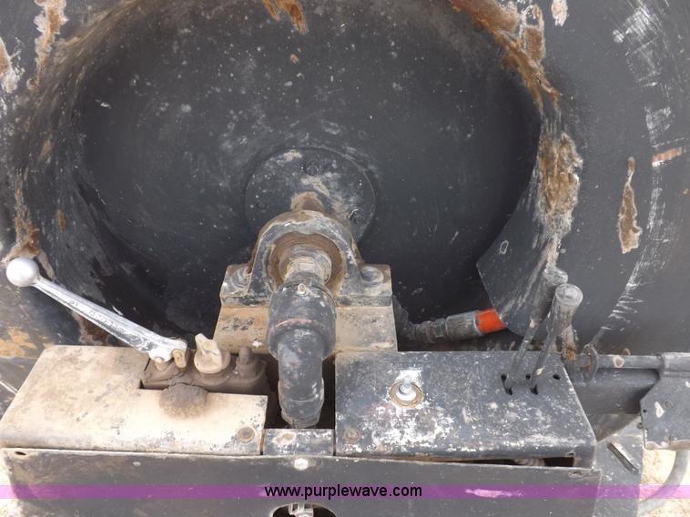 image for item I8432 1992 Ford LN8000 flatbed truck