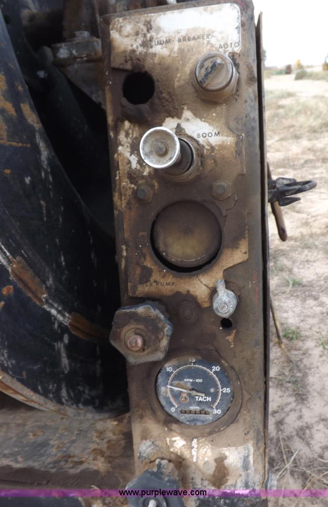 image for item I8432 1992 Ford LN8000 flatbed truck