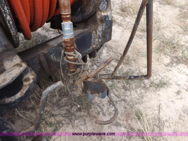 image for item I8432 1992 Ford LN8000 flatbed truck