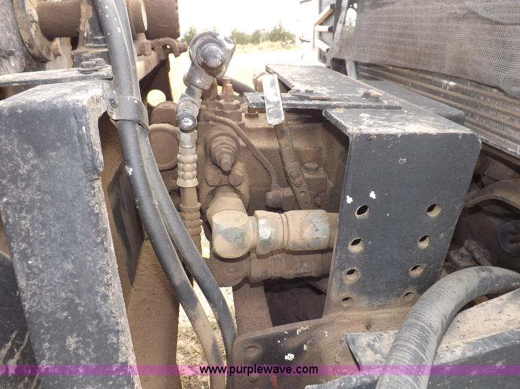 image for item I8432 1992 Ford LN8000 flatbed truck