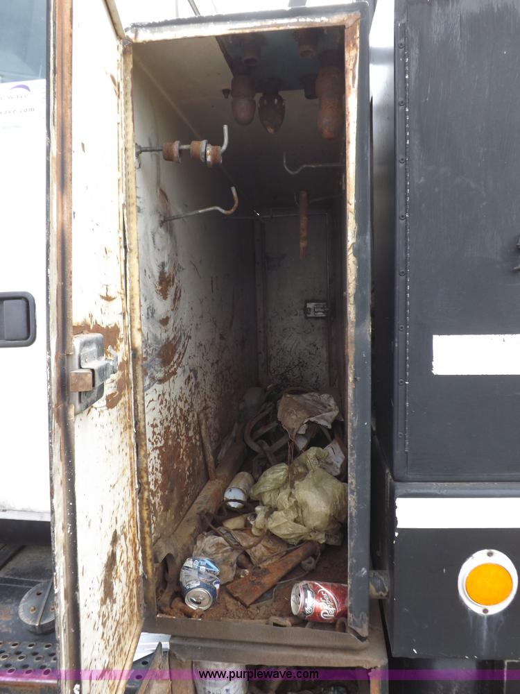 image for item I8432 1992 Ford LN8000 flatbed truck