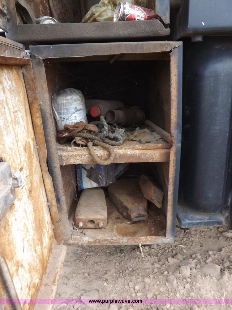 image for item I8432 1992 Ford LN8000 flatbed truck