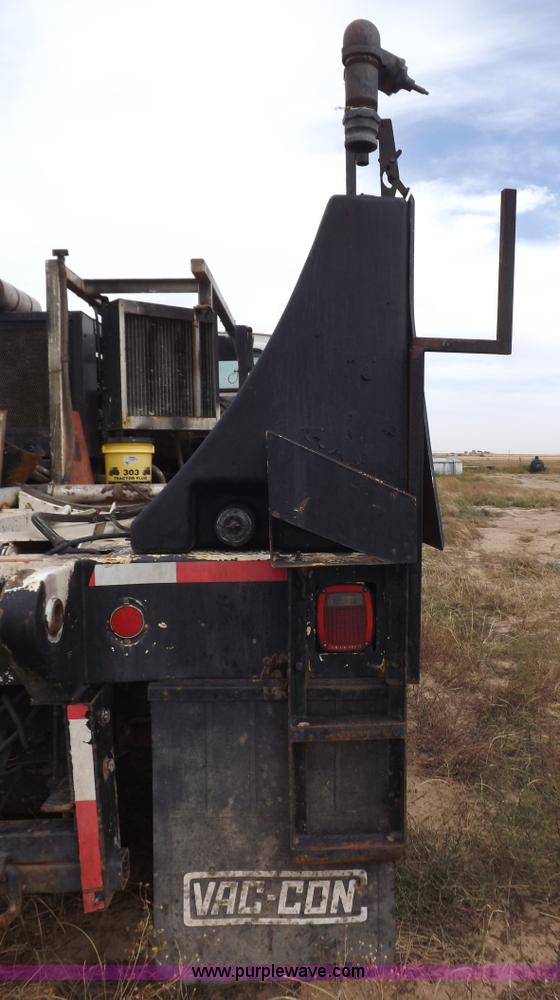 image for item I8432 1992 Ford LN8000 flatbed truck