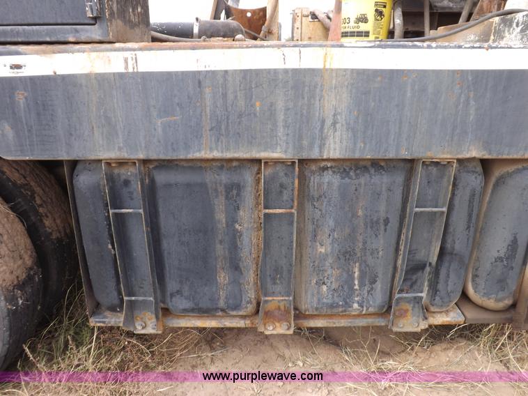 image for item I8432 1992 Ford LN8000 flatbed truck