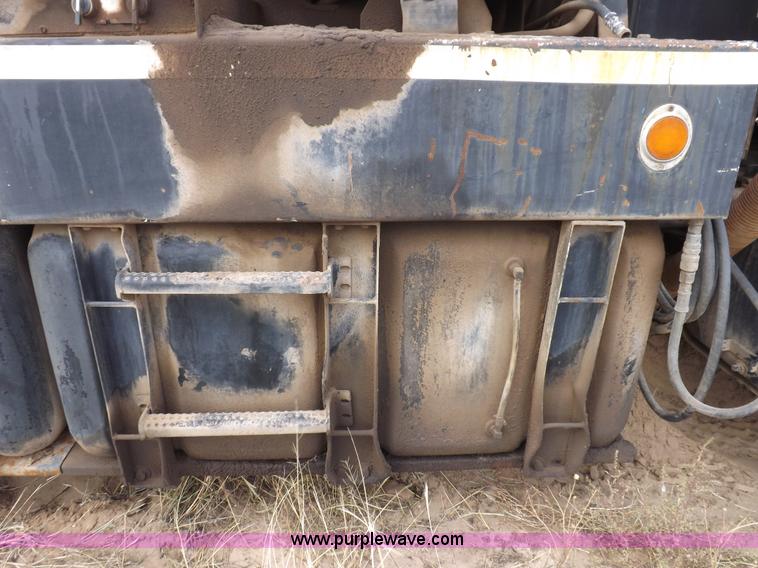 image for item I8432 1992 Ford LN8000 flatbed truck