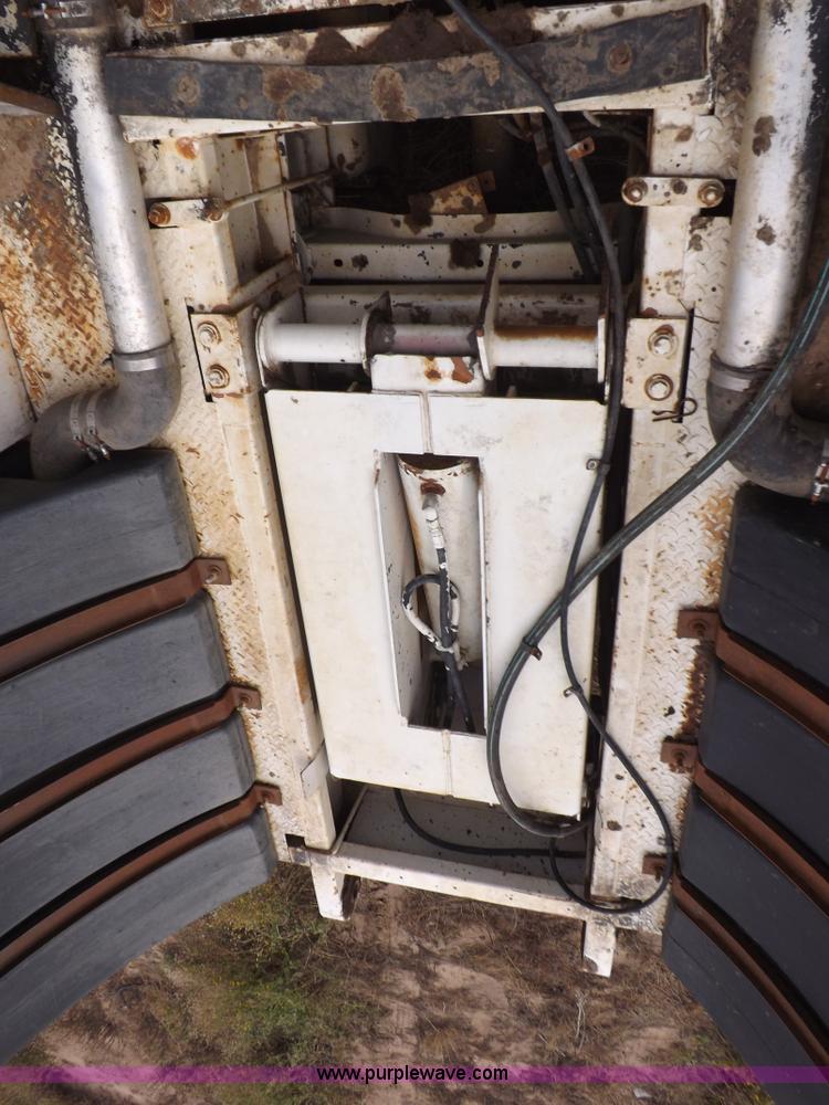 image for item I8432 1992 Ford LN8000 flatbed truck