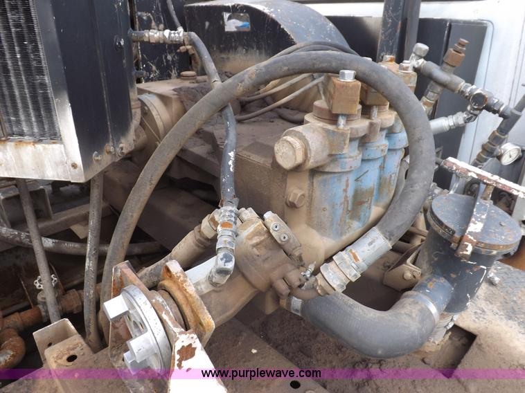 image for item I8432 1992 Ford LN8000 flatbed truck