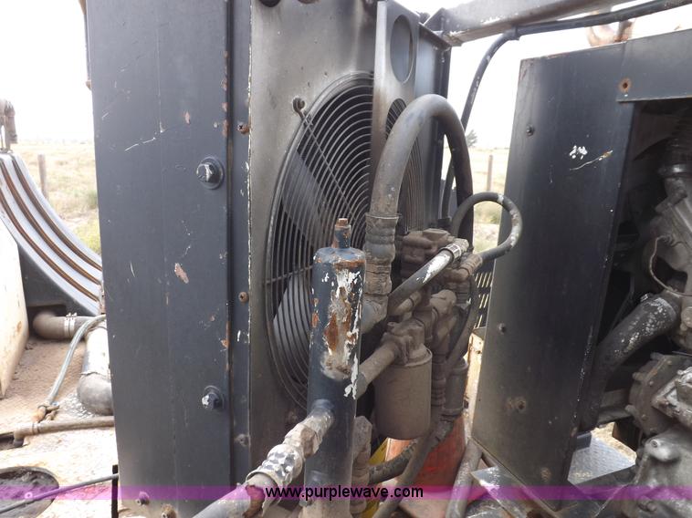 image for item I8432 1992 Ford LN8000 flatbed truck