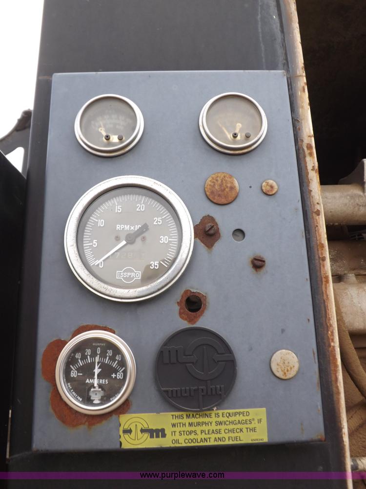 image for item I8432 1992 Ford LN8000 flatbed truck