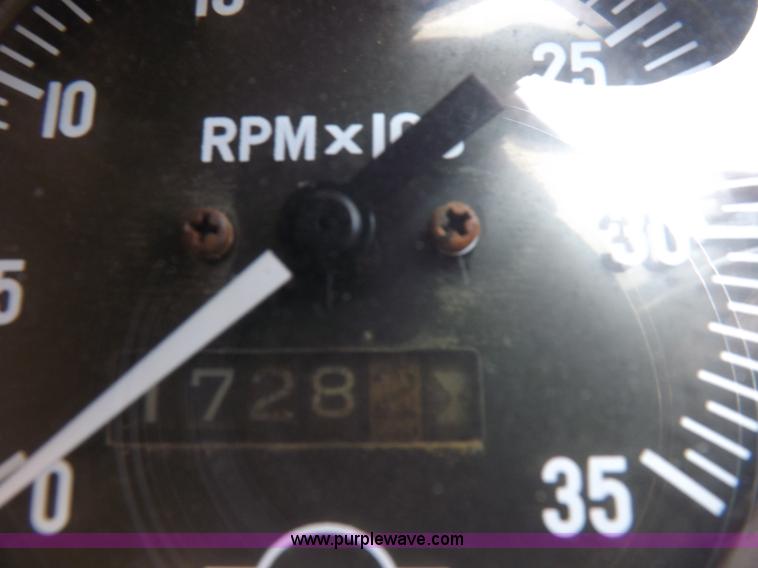 image for item I8432 1992 Ford LN8000 flatbed truck