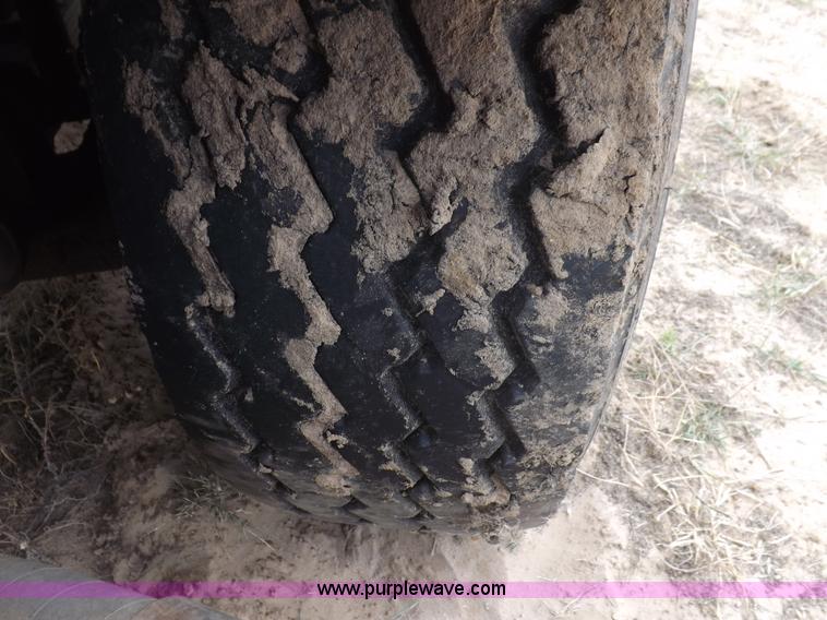 image for item I8432 1992 Ford LN8000 flatbed truck