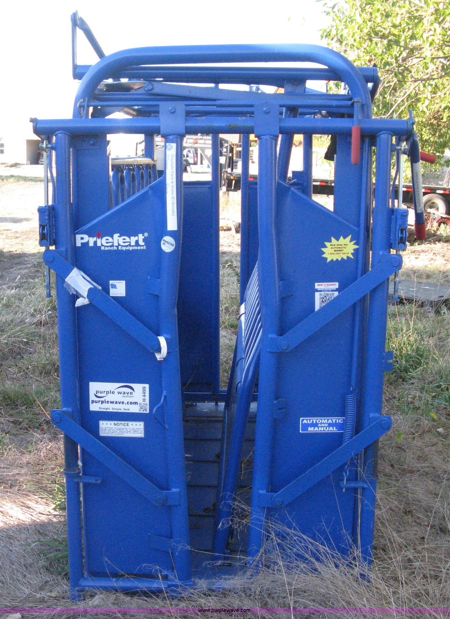 Priefert S04 cattle squeeze chute in Valley Center, KS Item H4499