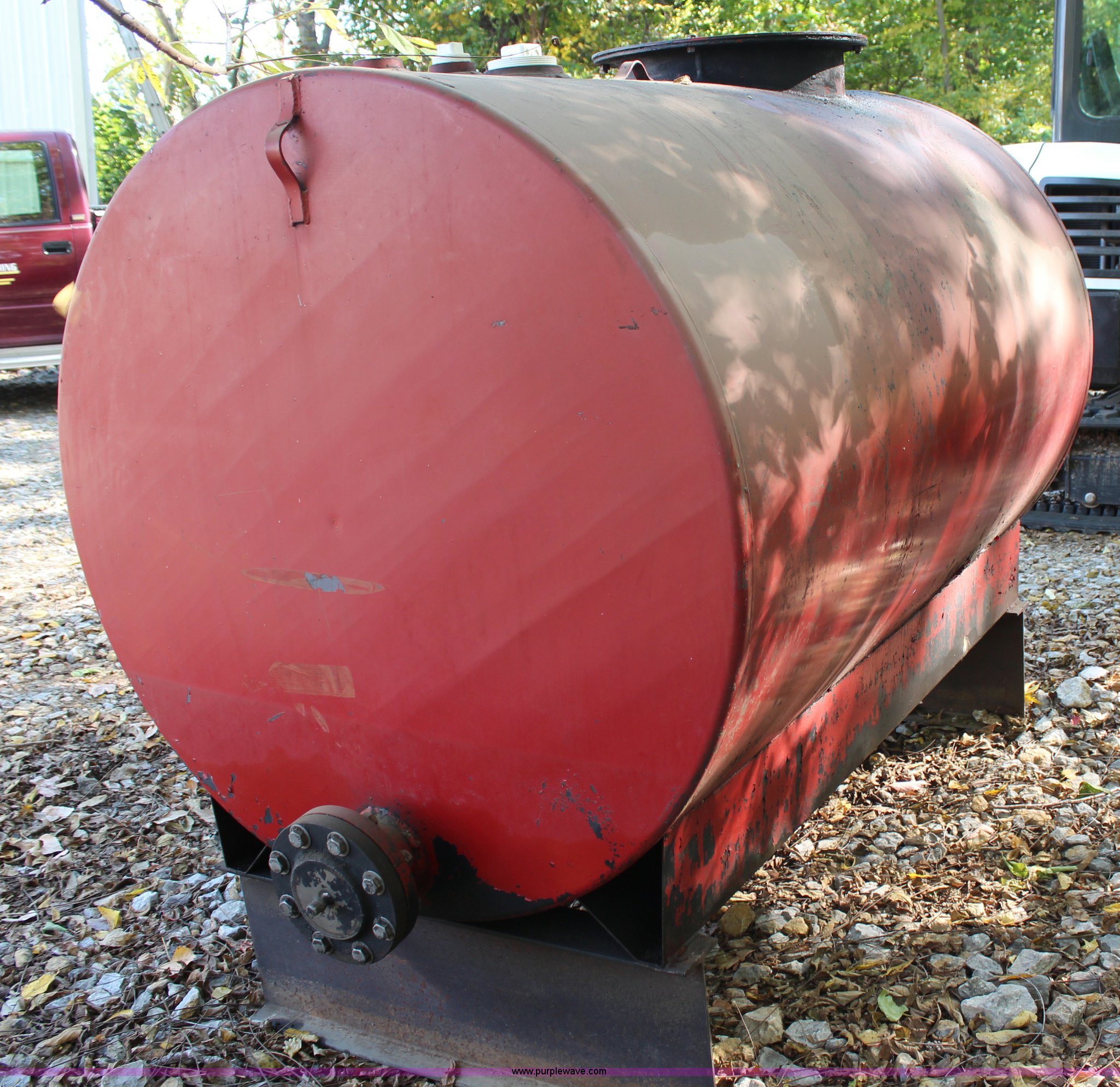 500 gallon used oil tank in Tecumseh, KS Item H6890 sold Purple Wave