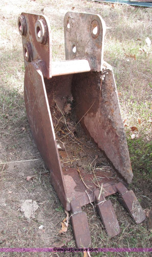 image for item AN9166 Bobcat 911 hydraulic backhoe attachment