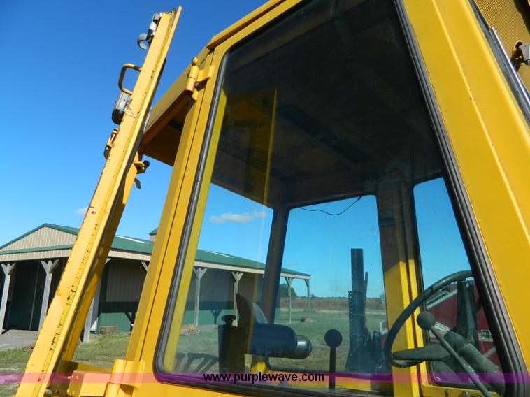 image for item AZ9113 Ford DF211F backhoe