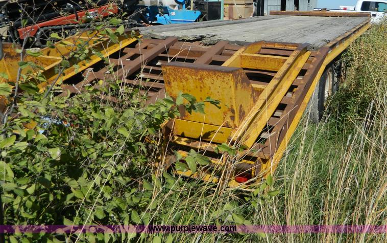 image for item AZ9158 1978 Trail King trailer