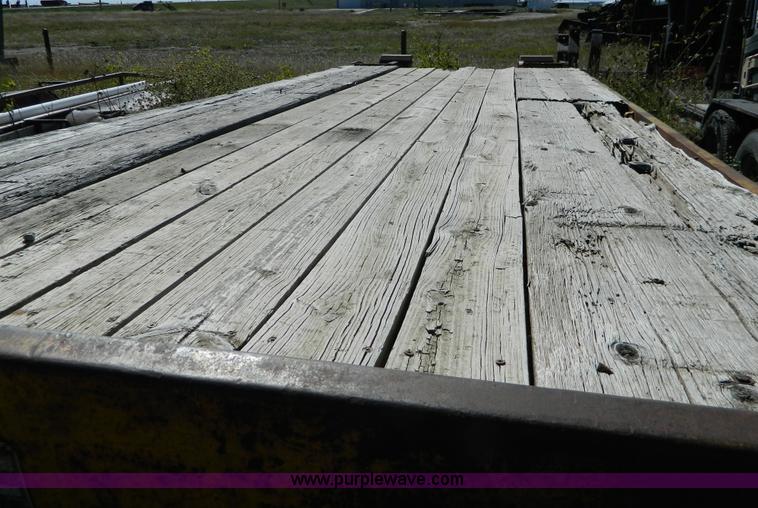 image for item AZ9158 1978 Trail King trailer