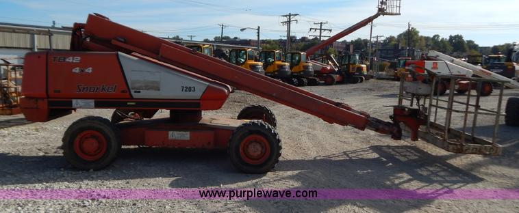 image for item B5978 2001 Snorkel TBA42RF0 boom lift