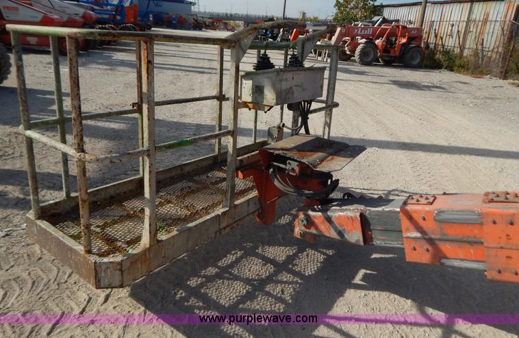 image for item B5978 2001 Snorkel TBA42RF0 boom lift