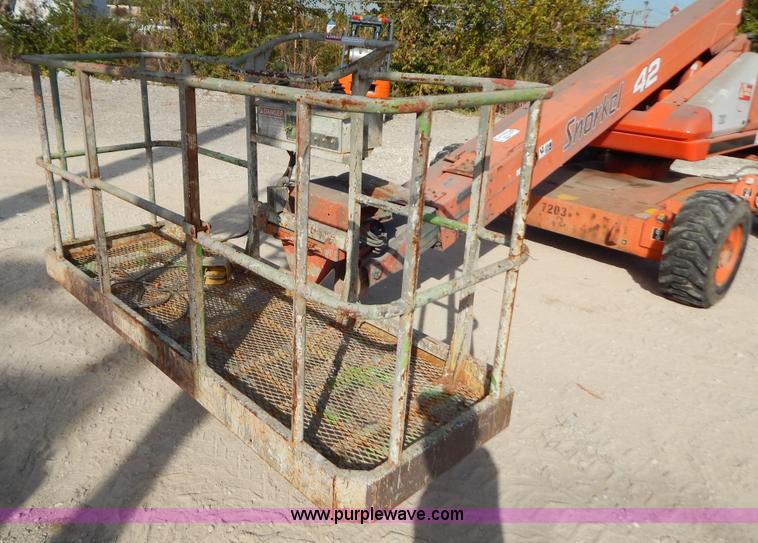 image for item B5978 2001 Snorkel TBA42RF0 boom lift