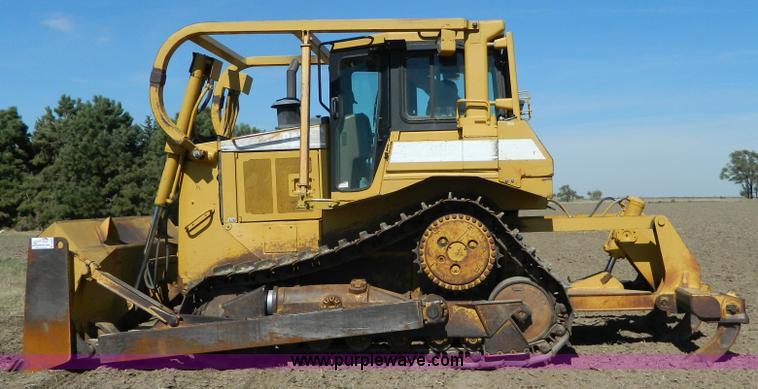 image for item D6038 1997 Caterpillar D6R dozer