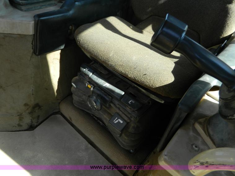 image for item D6038 1997 Caterpillar D6R dozer