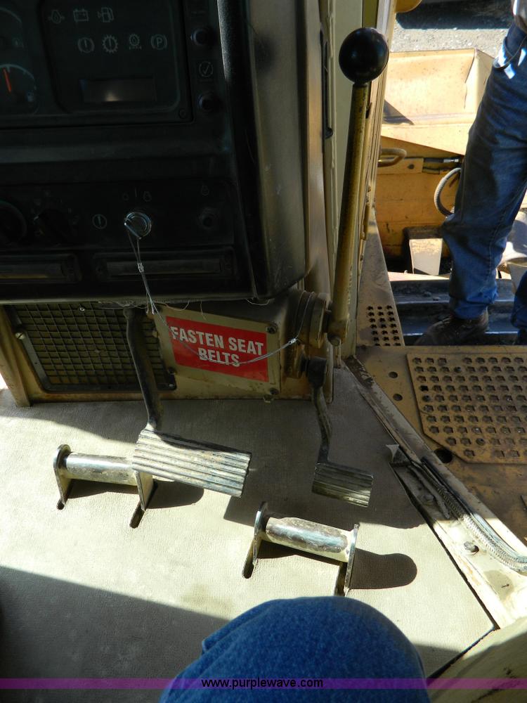 image for item D6038 1997 Caterpillar D6R dozer